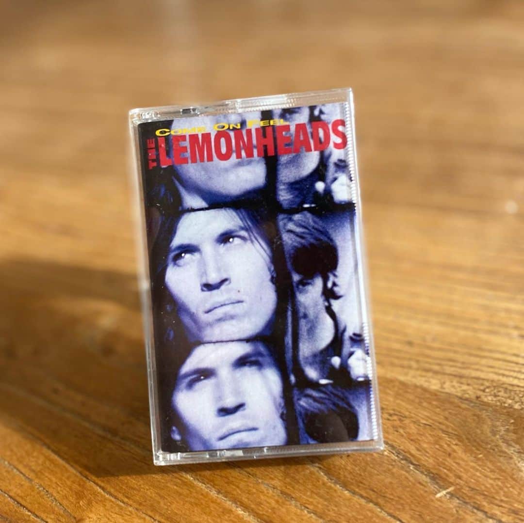 山田稔明さんのインスタグラム写真 - (山田稔明Instagram)「1993年のレモンヘッズをカセットテープで。「Down About It」はGOMES THE HITMAN初期のレパートリーでした。 #朝一番に聴くレコード」2月6日 9時10分 - toshiakiyamada