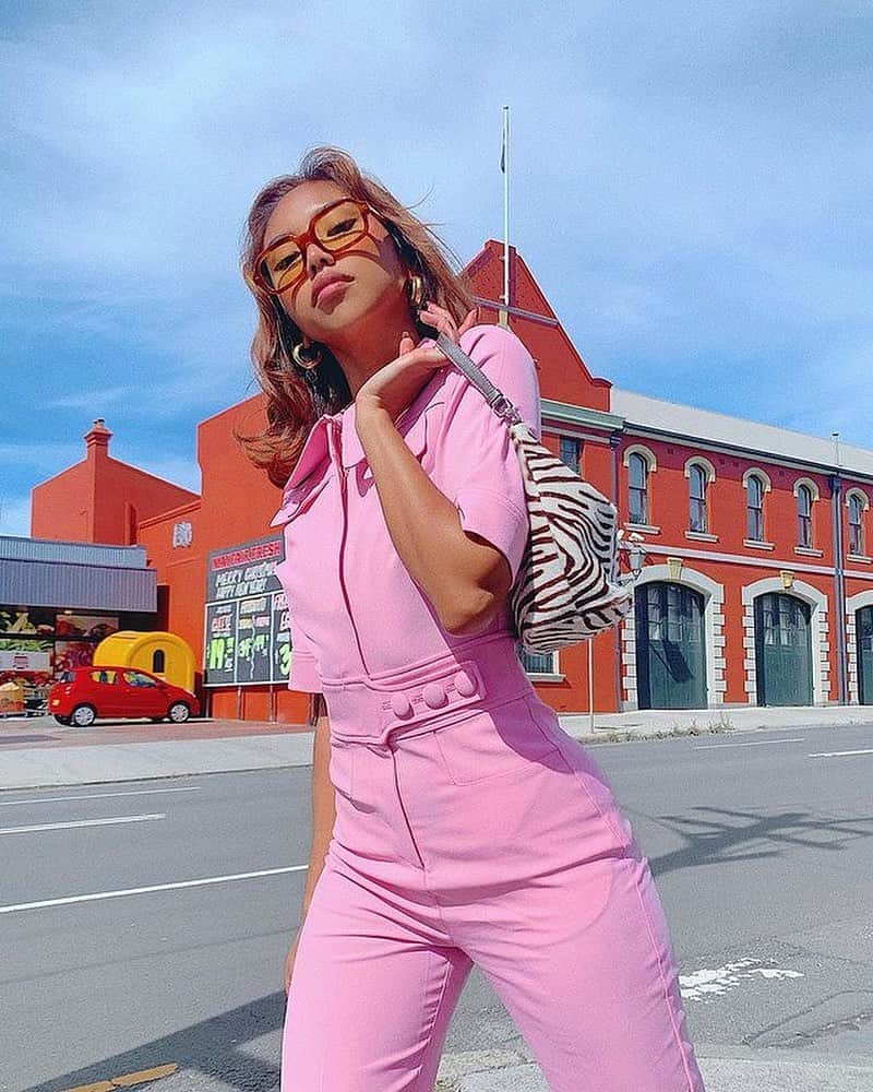 アリスマッコールのインスタグラム：「Weekend mode via @rachelteetyler 💌」