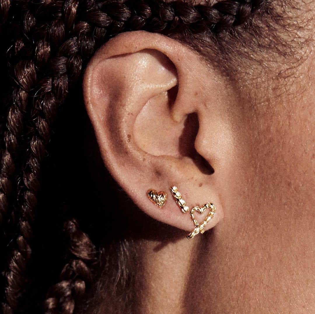 ジョン ハーディーのインスタグラム：「Unlearn symmetry. Tap to shop geometric stud triptychs, part of our latest collaboration with @adwoaaboah.  #JohnHardy #WithMadLove」