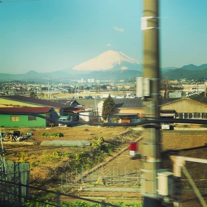 柴崎竜人のインスタグラム：「デカい。と確実に思わせてくるデカさ。  #富士山 #mtfuji #starguitar #chemicalbrothers」