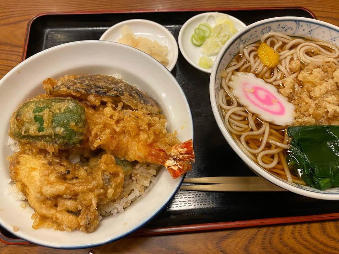 水木一郎さんのインスタグラム写真 - (水木一郎Instagram)「街の蕎麦屋さんの天丼セット。セットのたぬきそばも普通の大きさ。なんとか完食できましたZ! #天丼セット温かいそば  #水木一郎」2月6日 9時27分 - ichiromizuki