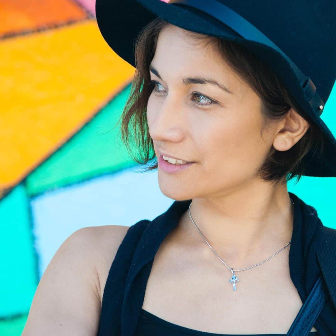のインスタグラム：「“Every child is an artist. The problem is how to remain an artist once he grows up.” - Pablo Picasso.   One of the things I am discovering through sharing the journey of my art through twitch (including all of my flaws and insecurities) is just how creative every single person is! Everyone who comes on to my stream has their own artistic flair and it’s so wonderful seeing or hearing their creations in my discord channel.    We are ALL creative and artists in some form, except some of us stopped believing it at some point.   We all have a story to share and I believe our creative nature is a reflection of the nature of God and what makes us human.  It’s been really inspiring reading @iamfujimura ‘a newest book “Art and Faith”  I’ll share more about this book soon. ☺️  #artandfaith #weareallartists #creativity #culturecare photo by @rachelrenee.media」