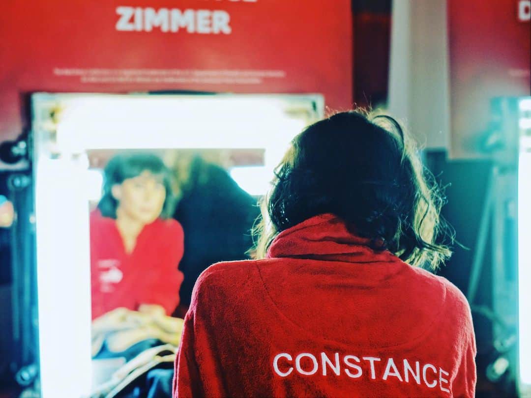 コンスタンス・ジマーのインスタグラム：「This was one year ago today, my last trip before the world shut down. I was so honored to be a part of the @goredforwomen @american_heart charity fashion show, but never did I think it would be a LIFE marker for so many more reasons. It definitely is proof that when you can say YES to opportunities take them because you never (literally) know what tomorrow will bring. Get your heart checked ladies! #checkyourheart ❤️#WearRedDay」