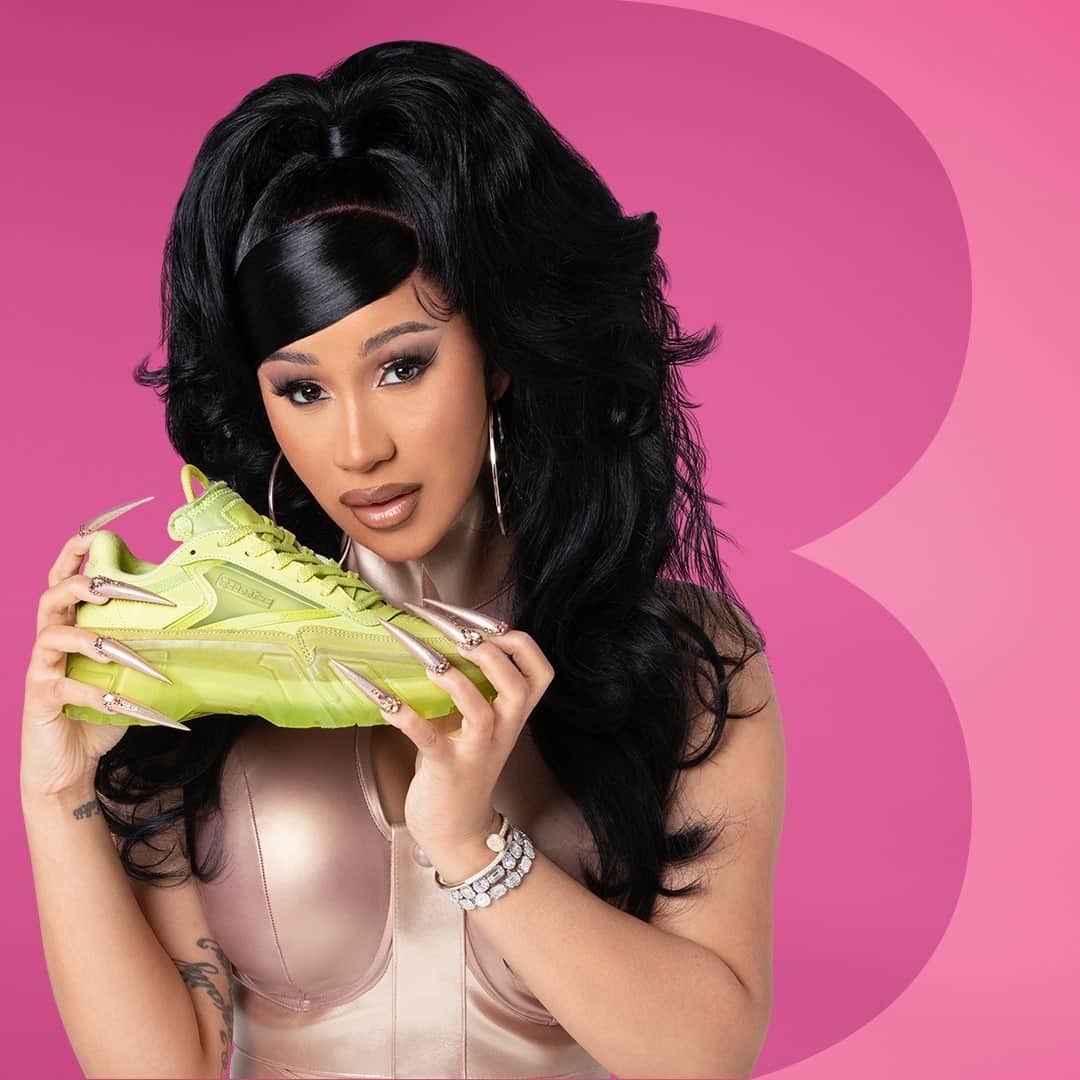 Reebok classic JPのインスタグラム：「次世代ネオンシューズ？#ReebokxCardiB コレクションのニューカラーで ひととは違う足元に。 「Club C Cardi & Club C Double」 2月6日（土）発売。 #リーボッククラシック」