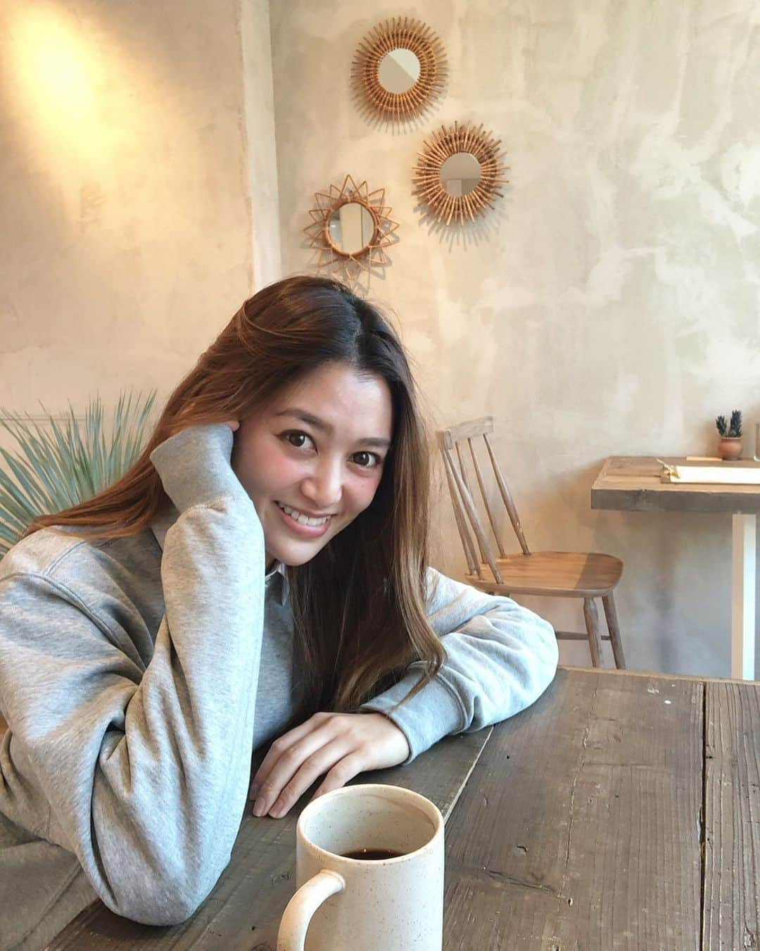 安斉奈緒美さんのインスタグラム写真 - (安斉奈緒美Instagram)「happy sunny day🌞  おはようございます☕️」2月6日 10時07分 - naomiyogachan