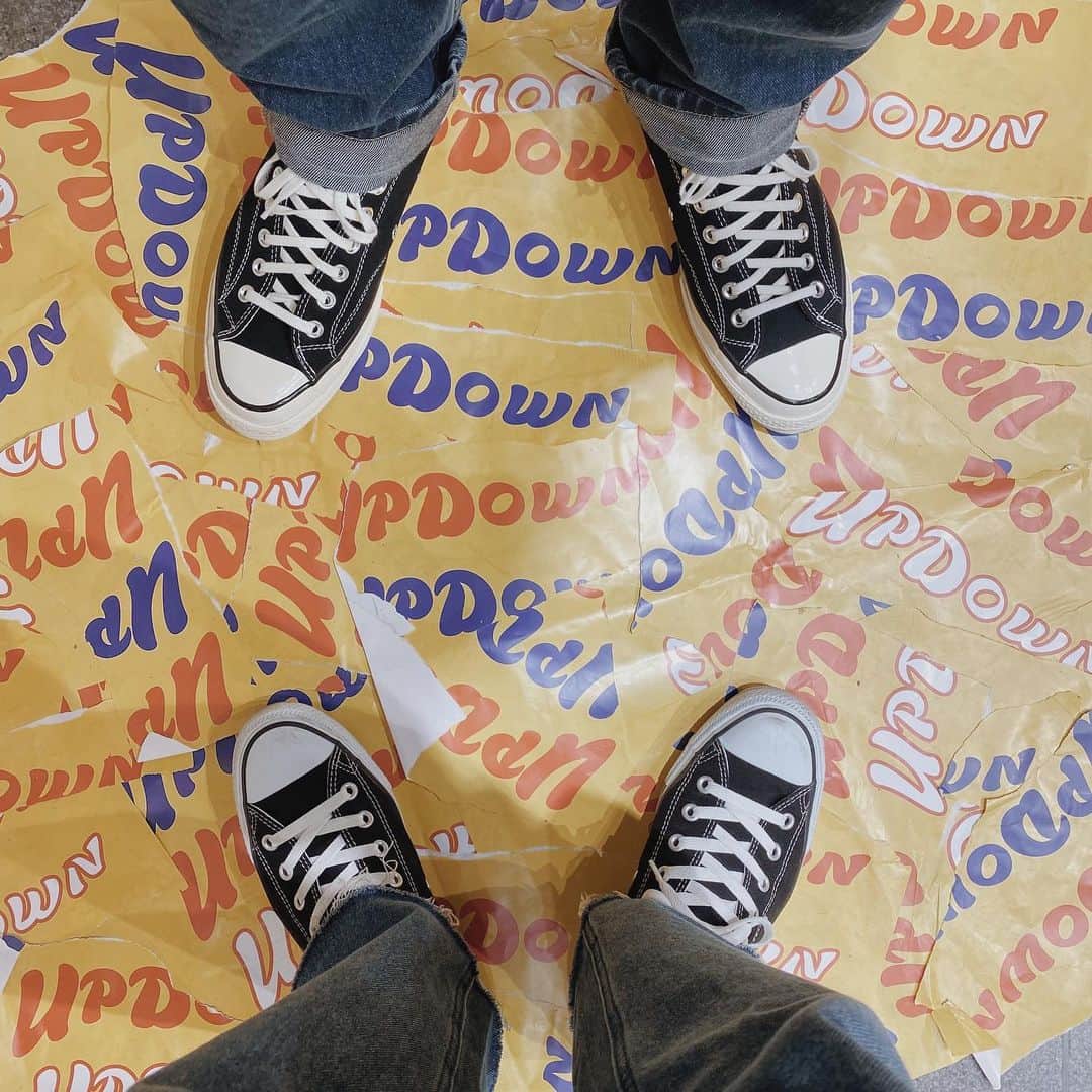 KONDOUMIYUのインスタグラム：「．  𝙥𝙤𝙥𝙪𝙥 𝙨𝙩𝙤𝙧𝙚 🧡💛💙  友達がやってる期間限定の ポップアップに顔出してきた 🙌🏽  色々話して試着したり 楽しい時間だった〜 ♪  渋谷のマルイで3ブランド合同で 明日 (日曜日) までやってるから 近くに来た際は 行ってみてください 🌼✨  ．」