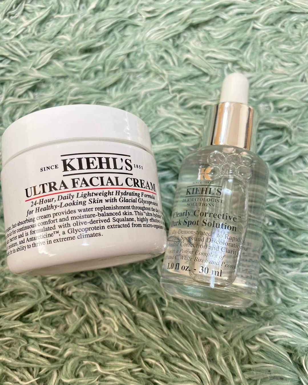 岩渕麗楽さんのインスタグラム写真 - (岩渕麗楽Instagram)「#kiehls さんから頂きました❄︎ どっちも高保湿なのにベタつかなくて、冬場暖房で乾燥しがちな肌に使ってます🥰 ありがとうございます！みなさんも機会があれば是非使ってみてください😉😊 . . . . #kiehls #キールズ #キールズクリームufc #美容液」2月6日 10時14分 - leila_iwabuchi