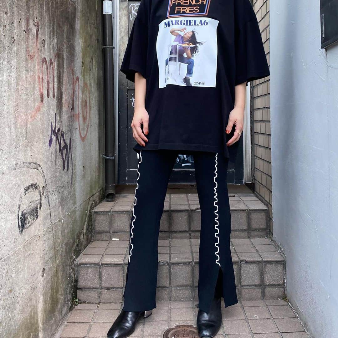 MIDWEST TOKYO WOMENさんのインスタグラム写真 - (MIDWEST TOKYO WOMENInstagram)「🍟🤍 . TOPS: @mm6maisonmargiela  BOTTMS: @soduk_official  . #mm6 #mm6maisonmargiela #エムエムシックス #マルジェラ #tシャツ #soduk #スドーク #リブパンツ #midwest_official」2月6日 10時18分 - midwest_tw