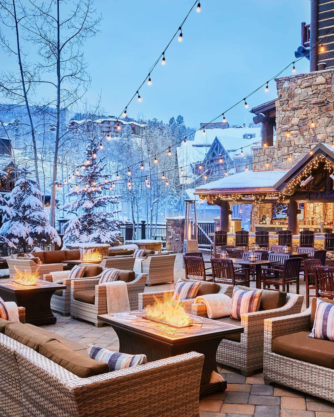 リッツ・カールトンのインスタグラム：「Where falling snow meets firelight, #RCMemories are made at The Ritz-Carlton, #BachelorGulch.」