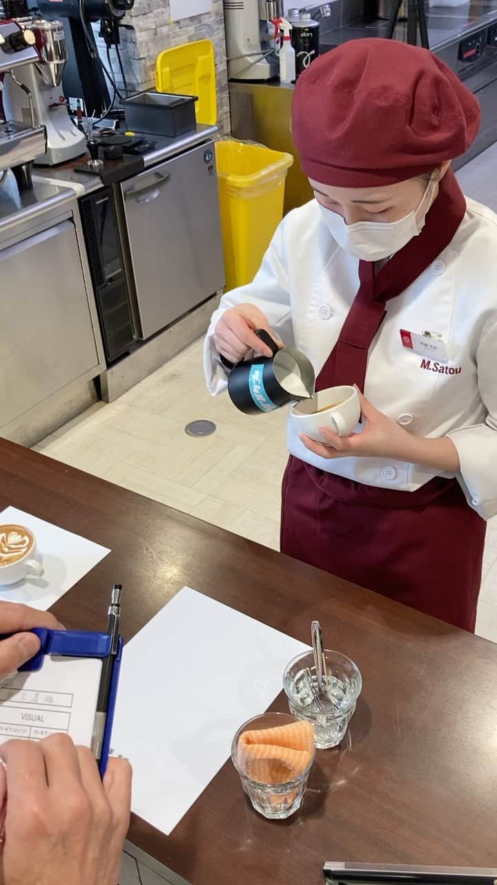 大阪キャリナリー製菓調理専門学校のインスタグラム：「在校生が日頃の練習の成果をコンテスト形式で発揮しています♪」