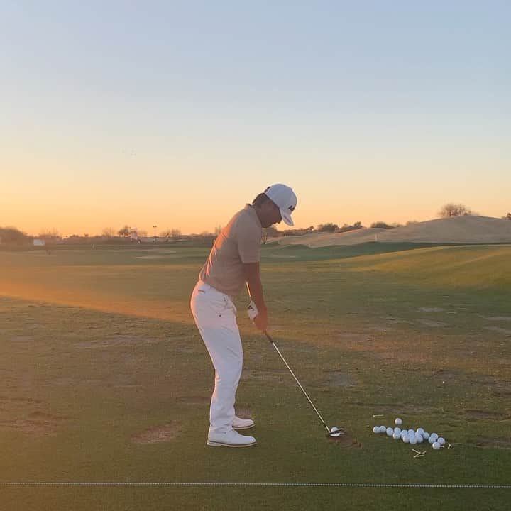 小平智のインスタグラム：「今日悪かったところを修正‼️ 明日からピンに飛びますように🙏 決勝ラウンド頑張ります💪😤 #wastemanagementphoenixopen  #golf #ゴルフ #試合 #アイアン #7番アイアン #修正 #練習 #小平智」