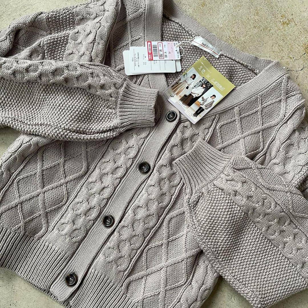 イタフラ（ナチュラル服のイタフラ）さんのインスタグラム写真 - (イタフラ（ナチュラル服のイタフラ）Instagram)「、 今日からしまむらで発売された @yuzutarosu9876 プロデュースの しまむら×えださんのを大量購入してみました！  めちゃくちゃ可愛かったです🌸 店頭のディスプレイも可愛くて大興奮でした。  インスタで見てたよりもお得感が凄くて パンツとか可愛いベルトとセットだったり、  トップスやベストもカットソーとセットだったりと え！ってマジ！？って思いました🌟  コーデを組むのがめちゃくちゃ楽しみな ラインナップばかりでした👕  買えなかったですが アウターも超可愛かったです🔖  #しまむら#しまむら購入品 #しまむらパトロール #しまパト #インスタグラマー#コラボ商品 #プチプラ#高見え#おしゃれ#インフルエンサー」2月6日 10時54分 - italietofrance