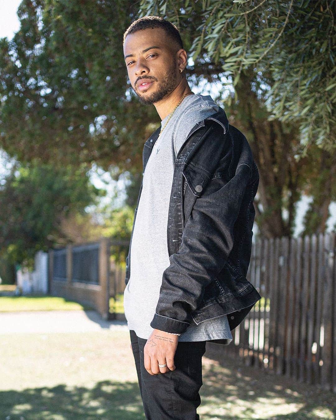 American Eagleのインスタグラム：「If you ask @_gordonwatkins to describe one thing about himself, it’d be, “I love to dance...I’ve been doing it my whole life!”  His mesmerizing videos have gone viral on social media, pushing him to continue to break boundaries in dance and use it as a way to bring people together. “I’m ready to make a difference, not only in my life but in others as well! ”  This month, @_gordonwatkins is celebrating Black History Month. “Black History Month is a great opportunity for everyone to look back and reflect on the achievements of the Black culture, and to see just how much it really has contributed to America! There are a lot of great works [by the Black community] that people don’t know, or maybe have failed to recognize within the culture, that have been a great part of their lives, and this month is a great chance to learn a few things! “」