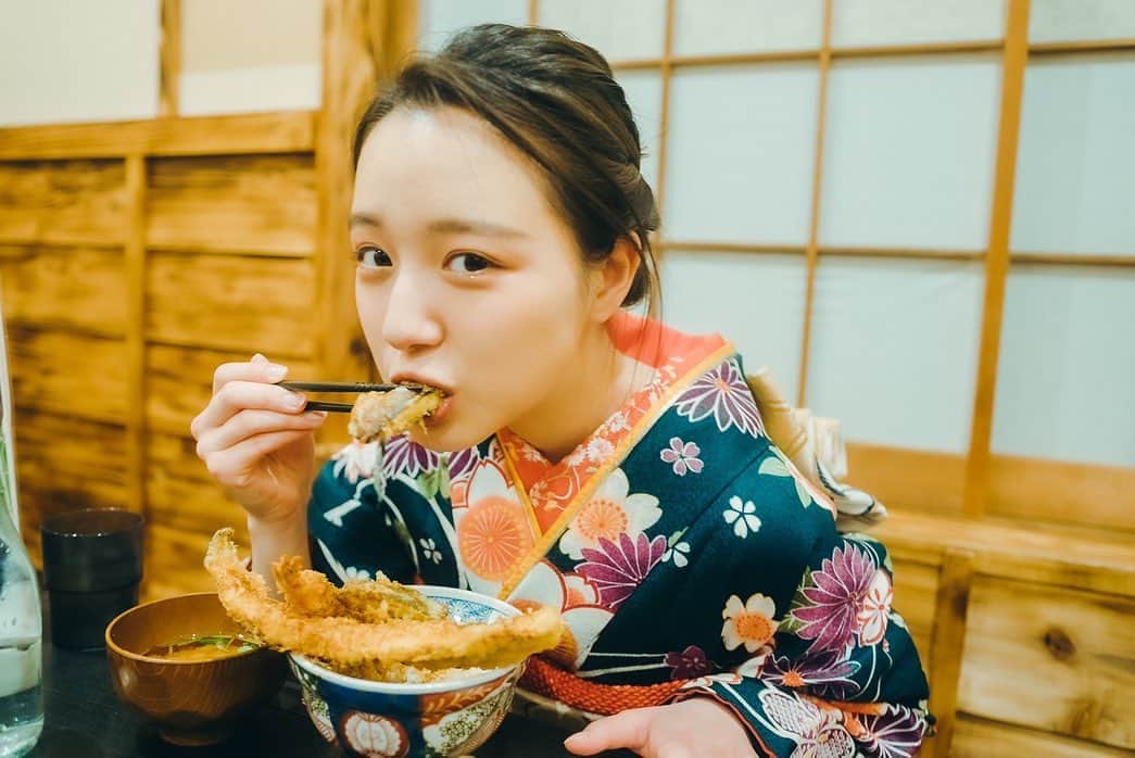 神岡実希さんのインスタグラム写真 - (神岡実希Instagram)「ー 食べるのが何よりも好きだし、食べ物って裏切らないよね。炭水化物大好きマンだし、正義だと思ってる。 #振袖 #浅草グルメ」2月6日 11時21分 - miki_kamioka