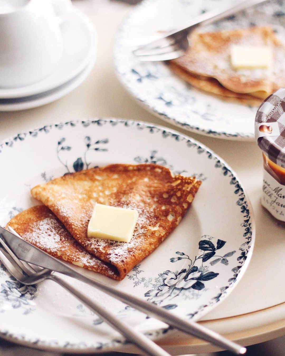 りえのインスタグラム：「* * ☑︎ crêpe * * やっと作ったクレープ。 とってもおいしかったようで、 ほぼ子供達に食べられて、 一切れしか私の口には入りませんでした𓅿⸝⸝⸝ * * @yld1010 #arigatoclaude」