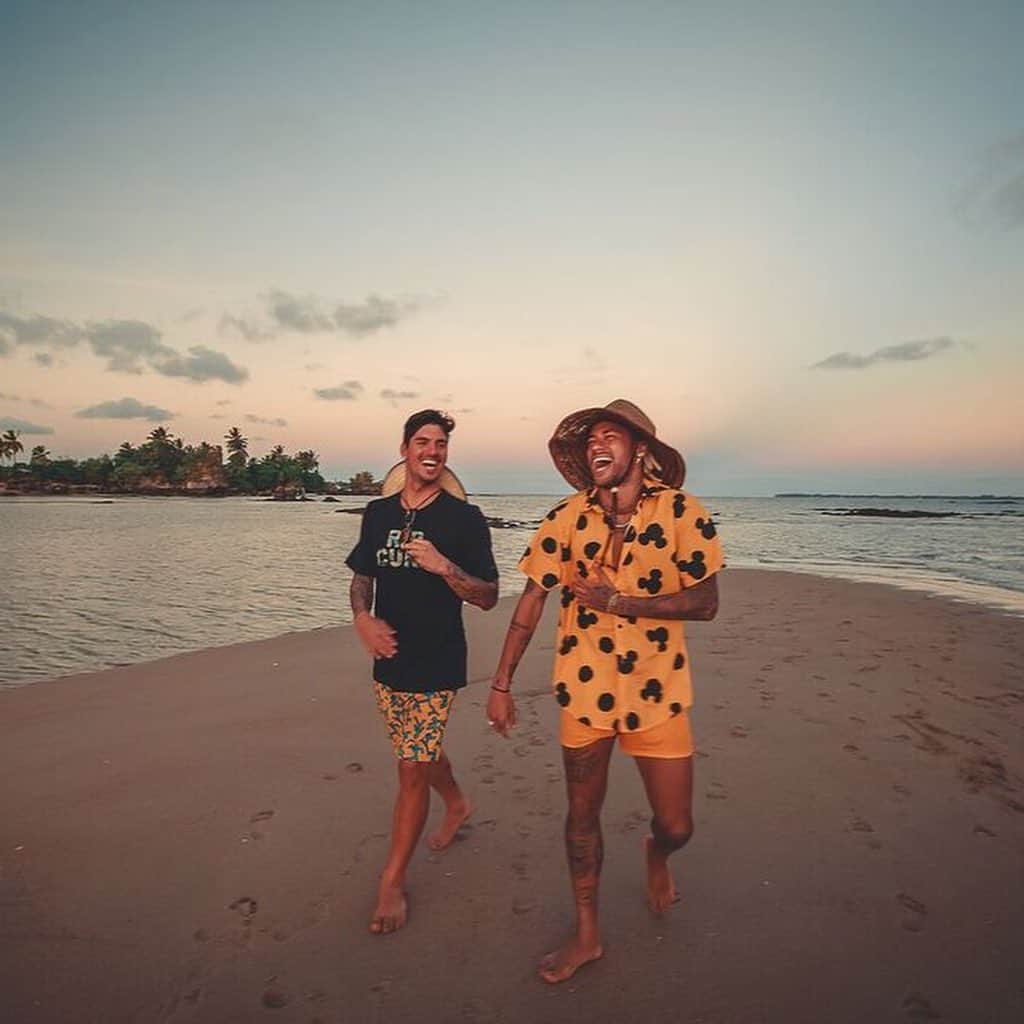 ガブリエル・メディーナのインスタグラム：「Aquele Bla bla bla bla..... Te amo seu mlk! Feliz aniversário  irmao❤️🤙 @neymarjr」