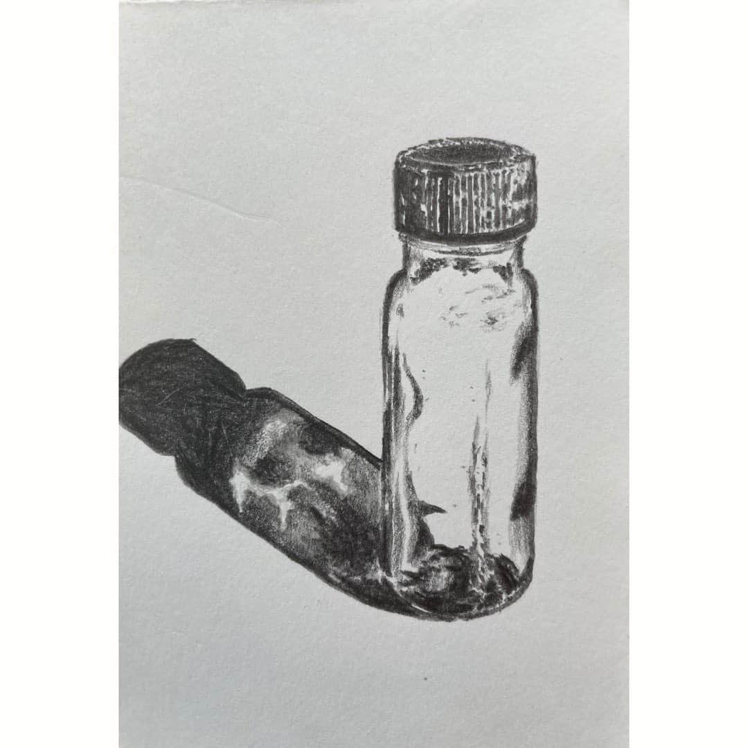 浅野忠信のインスタグラム：「油絵具に透明とか不透明があることにやっと気づきました。  なんでこの油絵の具は簡単に塗りつぶせないんだ？と思ってたやつは全部透明油絵の具だったよ㊗️」