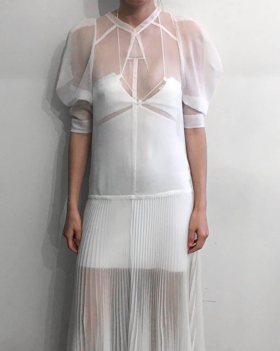 プロエンザスクーラーのインスタグラム：「In Progress: sheer volumes, abstract cut outs, leather and jersey. Spring Summer 2021 #proenzaschouler」