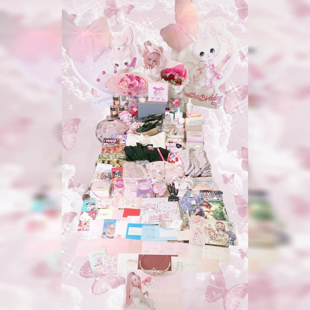 胡桃兎愛さんのインスタグラム写真 - (胡桃兎愛Instagram)「PINK IS MINE ♡love oneself♡ 終始泣いてばかりでしたが心の底から嬉しくて幸せで涙が止まりませんでした。 胡桃兎愛の為に、この1日の為に沢山の準備やご協力本当にありがとうございました。 生誕祭を行うにあたって沢山の不安がありましたが、無事終える事ができたのは皆様のおかげです。 本当にありがとうございました！ そしてこの生誕祭自体も私にとって宝物で、一生忘れられない思い出です。 兎愛病のみんな、ヒロ信のみんなが大好きです。 本当にありがとうございました！」2月6日 22時39分 - toa_herosyn