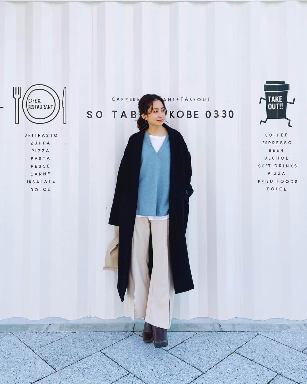 龍野伶奈のインスタグラム：「#タツレナコーデ 💁🏻‍♀️ 大好きな青のニット💙 . outer : @pierrot_shop  knit : @basement_online  pants : @pierrot_shop  boots : @titivatejp  . #シンプルコーデ  #カジュアルコーデ  #プチプラコーデ #プチプラ高見えコーデ #プチプラファッション #pierrot #ピエロ #ベースメントオンライン #大人カジュアル」