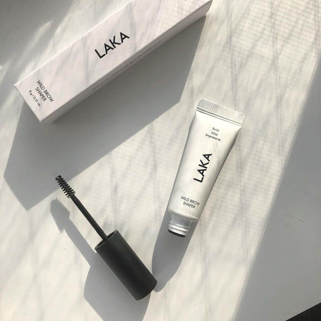 北岡りえのインスタグラム：「教えていただいた　@laka.official.japan  ふにゃ眉のために 立ち上げクリアマスカラ🪄  もうすこし眉毛伸びたらまた載せます🥺  #眉マスカラ　#クリアマスカラ」