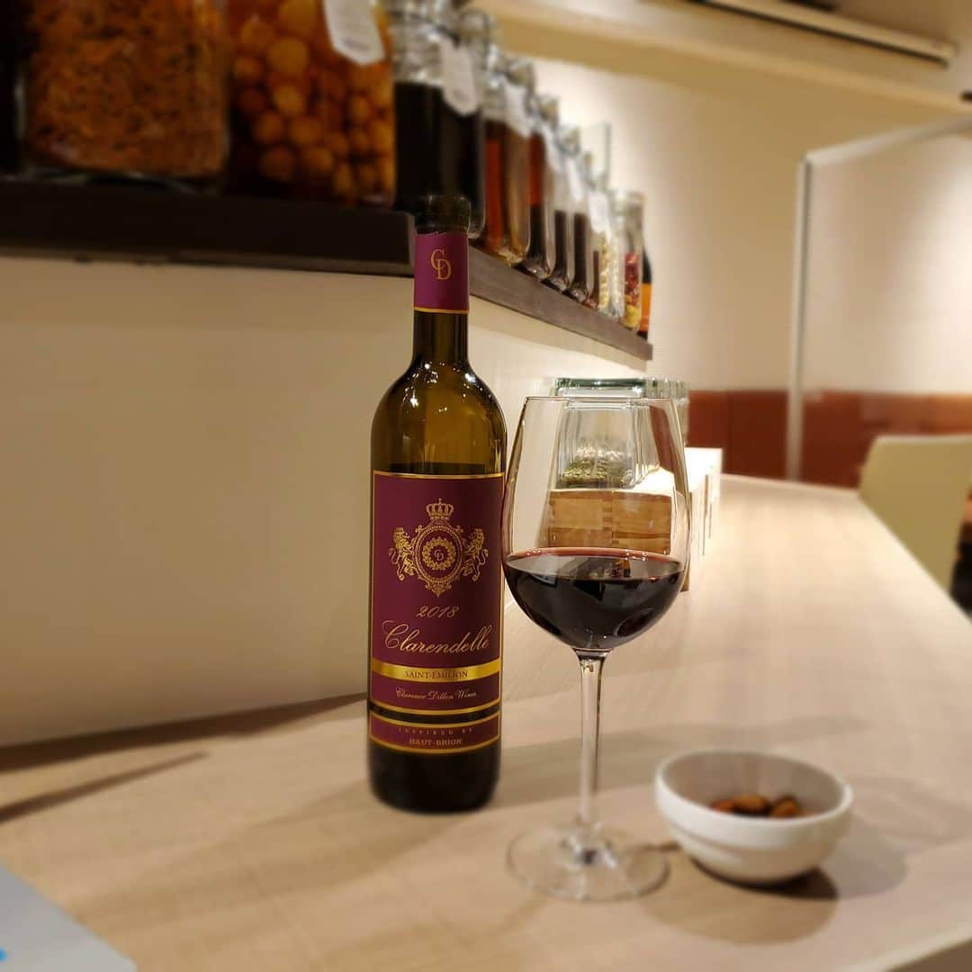 のインスタグラム：「【オープン祝いのワインを飲む!】  東京都の要請どおり20:00で店を閉めて、昨年グランドオープンのお祝いで頂いたワインをしっぽりいただく。 昨日開けた時より飲みやすくなって 旨し!  #薬膳鍋 #薬膳酒 #美肌になりたい #美肌効果 #美容好きな人とつながりたい #美容マニア #健康ごはん #健康第一 #健康志向 #免疫#ワイン好きな人と繋がりたい #渋谷ランチ#ポリフェノール」