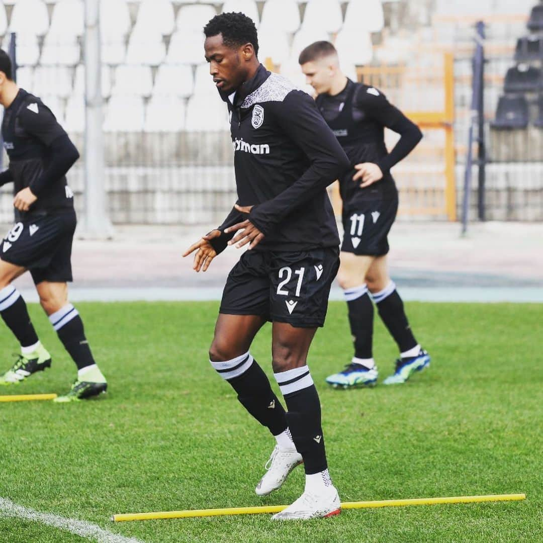 アブドゥル・ラーマン・ババのインスタグラム：「Training vibes #paokfc #paokfamily」