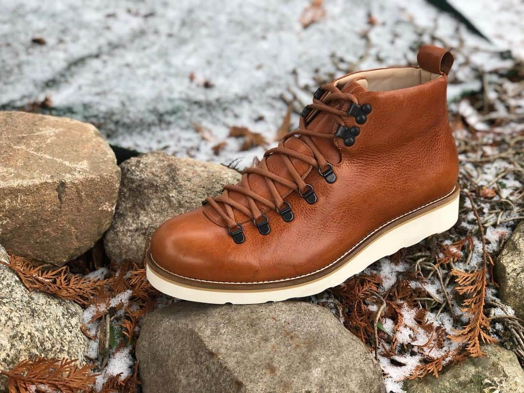 ツェハさんのインスタグラム写真 - (ツェハInstagram)「New !!! Discover the Urban Classics Winter Kollektion #zehaberlin #trekking #urbanclassics #boots #stiefel #berge #realleather #verocuoio #winteroutfit #wintershuhe  #footwear #sneakers  #zehastore #vintagesportswear #stivaletti #scarpeuomo #oldgermanbrand #fotooftheday #winteroutfit #wintershoes #schuhe #leder #shoes #berlinweekend #berlinstyle #winterstyle #winterschuhe #inverno」2月6日 21時13分 - zehaberlin