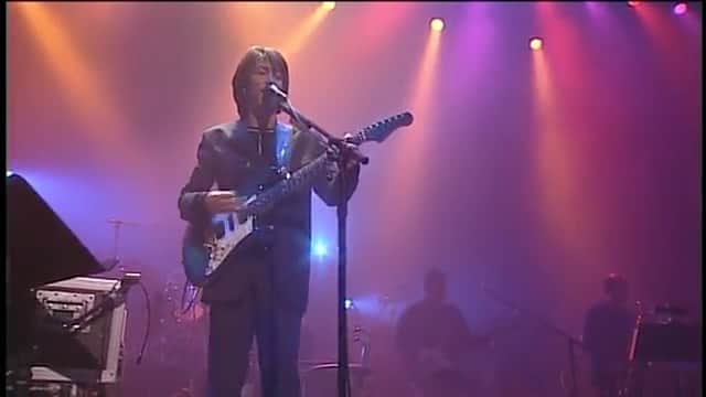荒井 結生 Yuki Araiのインスタグラム：「「煩悩Rolling Stone」角松敏生  (Live at Tokyo International Forum 2000)  でたらめの時間に佇んでいた僕は いけないことをしても知らない顔 君を見るだけで止まらない 君の上で死にたいと思ってる僕は 君を殺したいと思ってるだけ 愛がまだ見えない だから君を抱き続けたい このまま離せない きっとわかるような気がするんだ この果てに だって僕らはFlier  作詞・作曲・編曲:角松敏生 ホーン編曲:本田雅人  角松敏生(Vo,Gt.) 浅野祥之(Gt.) 友成好宏(Key.) 小林信吾(Key.) 高橋”ジャッキー”香代子(Cho.) 鈴木和美(Cho.) 田中倫明(Per.) 石川雅春(Dr.) 春名正治(Sax.) 本田雅人(Sax.) 佐々木史郎(Tp.) 佐野聡(Tb.) 青木智仁(Ba.) 山田洋(Manipulater)」