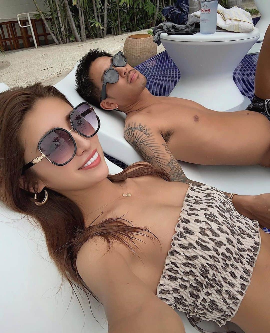 のインスタグラム：「🌵🌵🌵 ㅤㅤㅤㅤㅤㅤㅤㅤㅤㅤㅤㅤㅤ ㅤㅤㅤㅤㅤㅤㅤㅤㅤㅤㅤㅤㅤ ハワイ行ってからもうすぐで 一年立っちゃうなんて早い。 動画とか見て思い出浸る🐳♡ このとき日本人髪の毛死んでる とかほんと色々ディスられて アイロン買わされそうになった。 商売うまいけど買わなかったよ✌🏽笑 ㅤㅤㅤㅤㅤㅤㅤㅤㅤㅤㅤㅤㅤ  そして🐯にはいつも感謝🙏🏼 毎日支えられてる分わたしも 思いやり忘れず支える🧚🏻‍♀️💞 ㅤㅤㅤㅤㅤㅤㅤㅤㅤㅤㅤㅤㅤㅤㅤㅤㅤㅤㅤㅤㅤㅤㅤㅤㅤㅤㅤㅤㅤㅤㅤㅤㅤㅤㅤㅤㅤㅤ 載せてなかったハワイでの写メ！ いつかモルディブ🇲🇻いきたい🖖🏻笑  ㅤㅤㅤㅤㅤㅤㅤㅤㅤㅤㅤㅤㅤ ㅤㅤㅤㅤㅤㅤㅤㅤㅤㅤㅤㅤㅤ #Hawaii #couple #love #ワイキキビーチ #ハワイ」