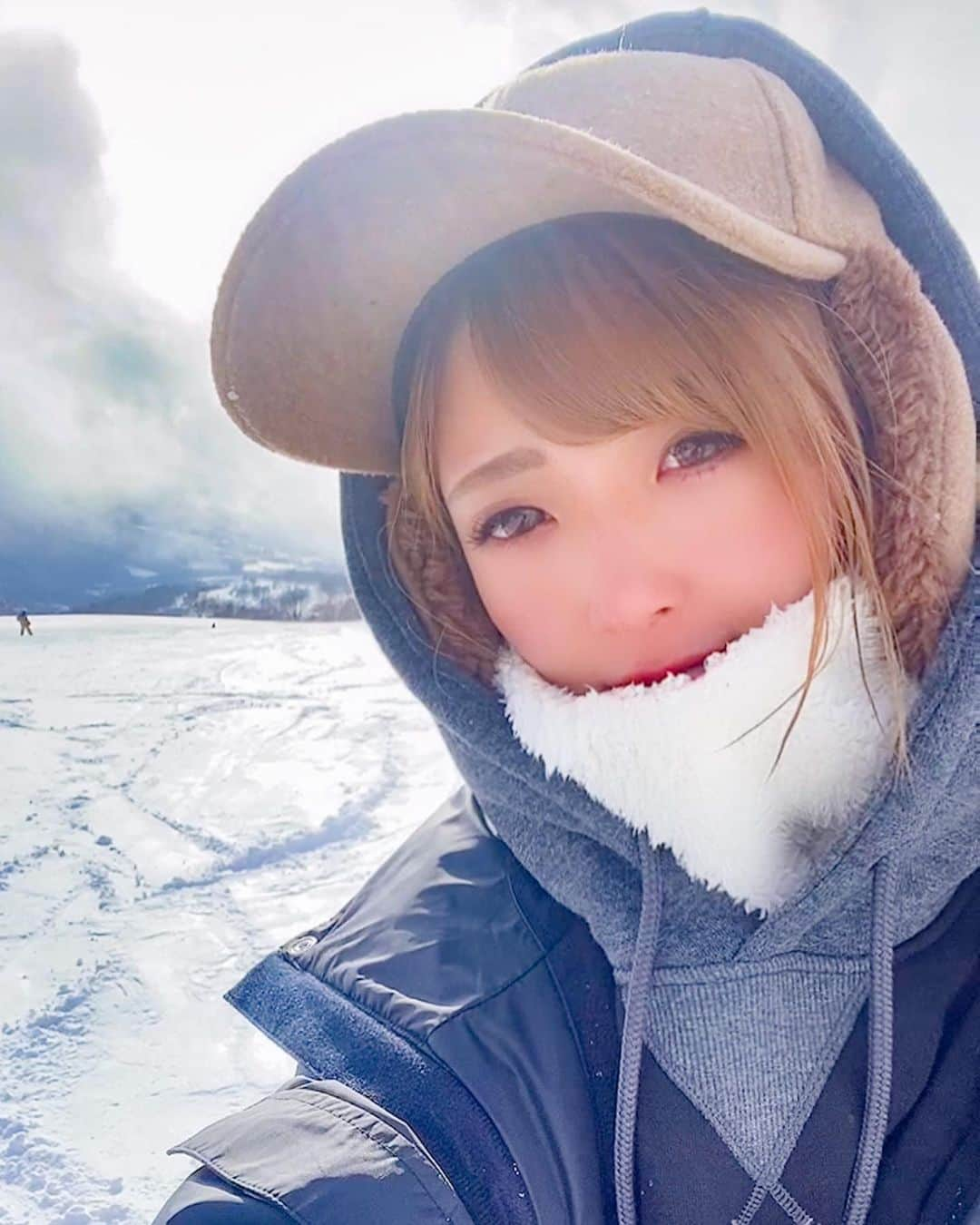 しほこさんのインスタグラム写真 - (しほこInstagram)「❤︎*﻿ ﻿ ﻿ シーズン13回目🏂❄️﻿ ﻿ ﻿ 初の奥ダボススノーパークへ☺️﻿ 隣のゲレンデ行き来自由だし﻿ 広くてワイドでご飯美味しくて﻿ パウダー最高だった〜🤍﻿ ﻿ ﻿ 雪になった禰豆子いてびっくり😳💕﻿ ちゃんと竹咥えててかわいい☺️ また行きたいな〜〜！﻿ ﻿ ﻿ ﻿ #スノボ #スノーボード ﻿ #奥ダボススノーパーク #奥ダボス﻿ #菅平高原 #長野 #菅平スノーパーク﻿ #信州菅平高原 #禰豆子 #鬼滅の刃﻿ #スノボ女子 #グラトリ女子﻿ #グラトリ練習中 #グラトリ﻿ #snowboard #snowboarder﻿ #wintersports #snow﻿ #20210204」2月6日 21時19分 - shihoko0922