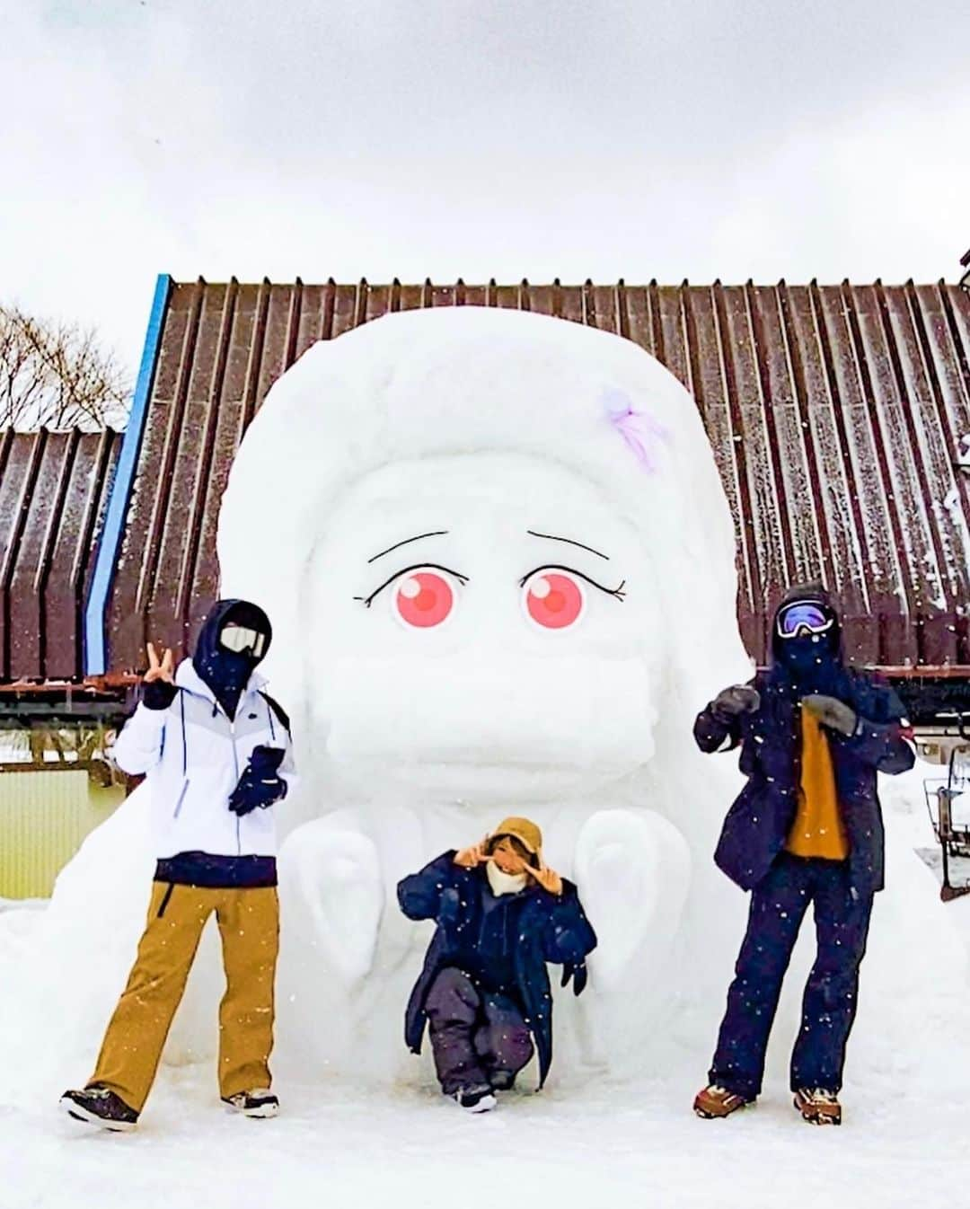 しほこのインスタグラム：「❤︎*﻿ ﻿ ﻿ シーズン13回目🏂❄️﻿ ﻿ ﻿ 初の奥ダボススノーパークへ☺️﻿ 隣のゲレンデ行き来自由だし﻿ 広くてワイドでご飯美味しくて﻿ パウダー最高だった〜🤍﻿ ﻿ ﻿ 雪になった禰豆子いてびっくり😳💕﻿ ちゃんと竹咥えててかわいい☺️ また行きたいな〜〜！﻿ ﻿ ﻿ ﻿ #スノボ #スノーボード ﻿ #奥ダボススノーパーク #奥ダボス﻿ #菅平高原 #長野 #菅平スノーパーク﻿ #信州菅平高原 #禰豆子 #鬼滅の刃﻿ #スノボ女子 #グラトリ女子﻿ #グラトリ練習中 #グラトリ﻿ #snowboard #snowboarder﻿ #wintersports #snow﻿ #20210204」