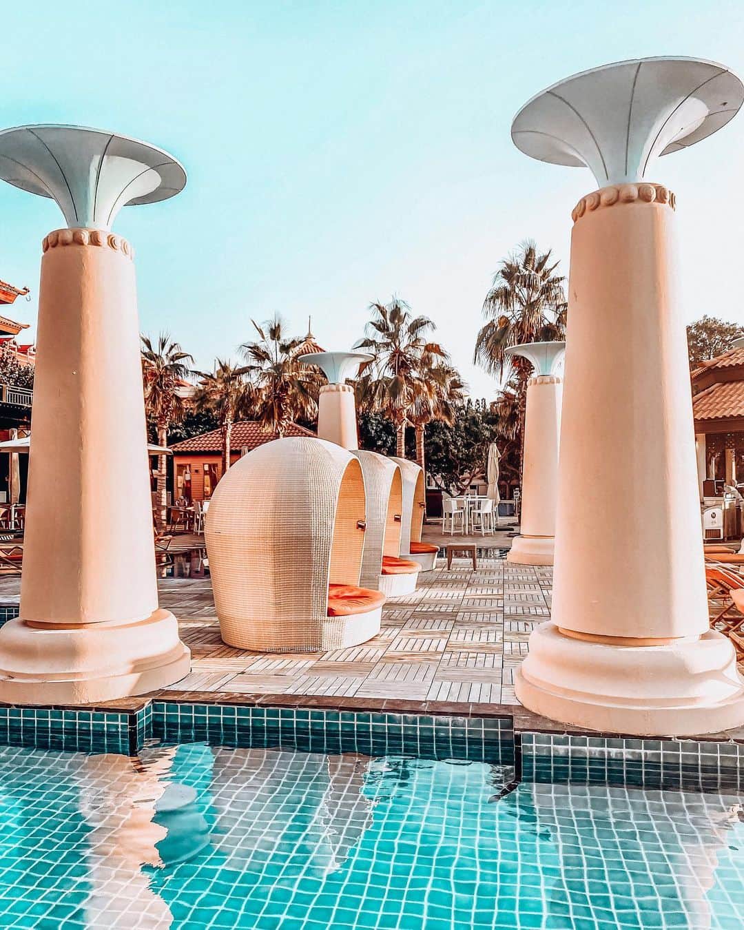 アンドレア・ヴェルソワのインスタグラム：「This place 💙🙏 #beautifuldestination #visitdubai #zivotpodleandrey」