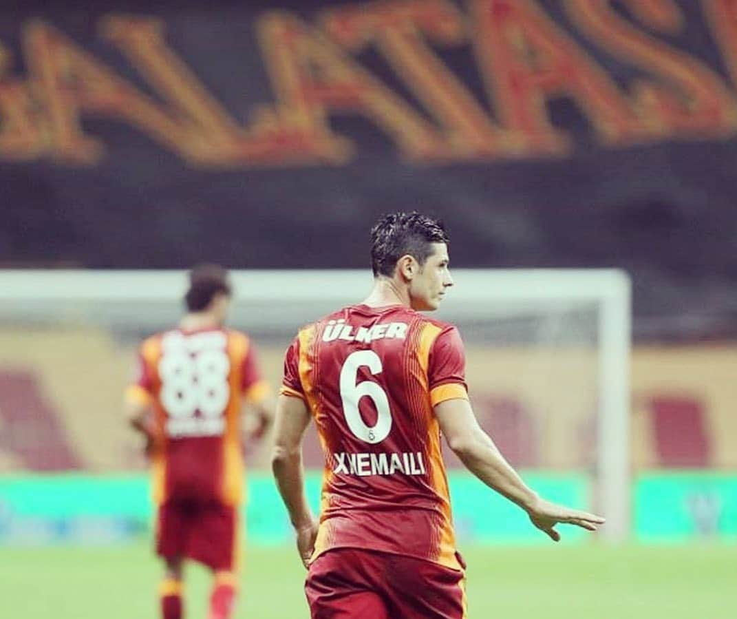 ブレリム・ジェマイリさんのインスタグラム写真 - (ブレリム・ジェマイリInstagram)「Haydi Cimbom 🔴🟡 @galatasaray #derbi #galatasaray」2月6日 21時32分 - b.dzemaili