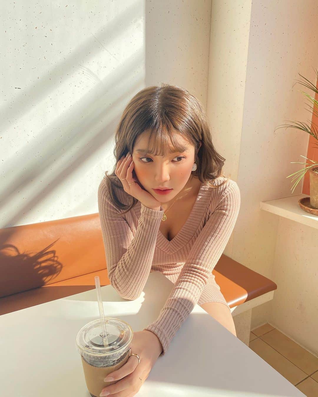 Chuuのインスタグラム：「❣️봄 신상 스포❣️ 스텝들도 사고싶어서 빨리 업뎃해달라고 난리인 봄신상들 살짝 보여드려용🙊🔜 #chuu #chuuseoul  #lovely_daily_look_chuu」
