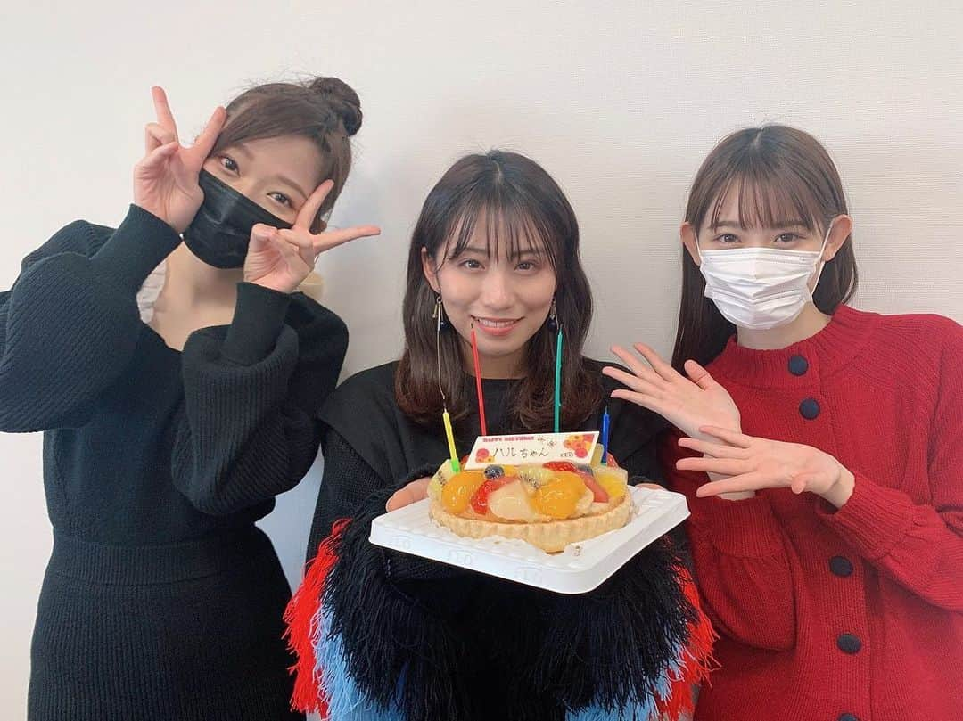 坂本遥奈さんのインスタグラム写真 - (坂本遥奈Instagram)「今日はアートブックイベント！ ありがとうございました♡😌 たくさんの感想やお誕生日おめでとうってみんなに直接言ってもらえて嬉しかったです♡  イベント途中にみんなにお祝いしてもらっちゃいました💕  サインも書いたから みんな届くの楽しみにしててね〜👀🎉」2月6日 21時36分 - haruna_sakamoto_official