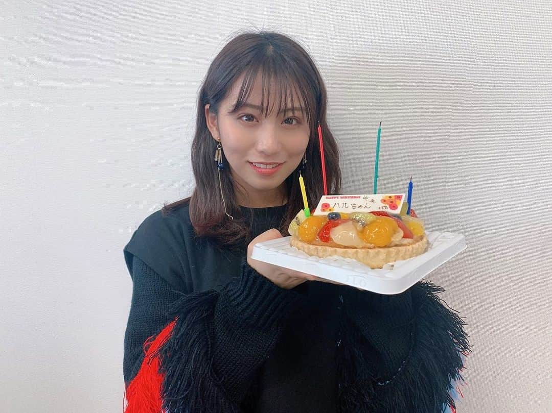 坂本遥奈さんのインスタグラム写真 - (坂本遥奈Instagram)「今日はアートブックイベント！ ありがとうございました♡😌 たくさんの感想やお誕生日おめでとうってみんなに直接言ってもらえて嬉しかったです♡  イベント途中にみんなにお祝いしてもらっちゃいました💕  サインも書いたから みんな届くの楽しみにしててね〜👀🎉」2月6日 21時36分 - haruna_sakamoto_official