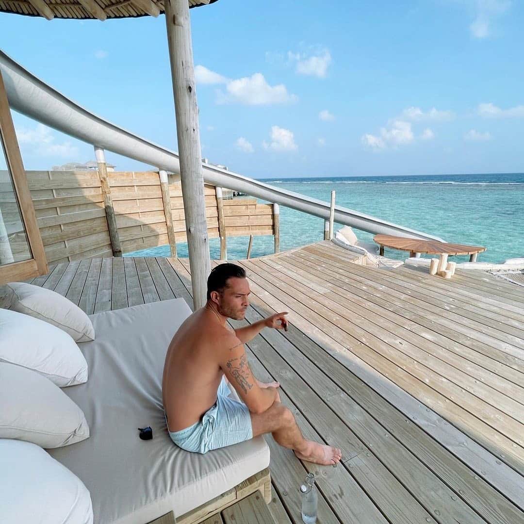 Blonde Saladさんのインスタグラム写真 - (Blonde SaladInstagram)「Raise your hands if you want to be there rn!🐠🤍 #theblondesalad #maldives #edwestwick #crush pic by @edwestwick」2月6日 21時36分 - theblondesalad