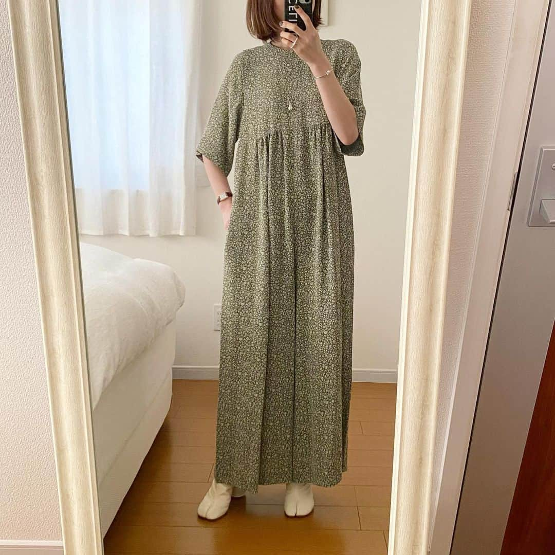 ayakoのインスタグラム：「LOOK見て一目惚れしたやつ🤍 ワンピじゃなくてオールインワンだよ𓅷𓅷𓅷 春コーデ早くしたいなぁ。。。🌷 ・ #shinzone#シンゾーン#オールインワン#spring#2021spring #margielatabi#margiela#ripsalis  #aya__m_code #大人カジュアル#オトナカジュアル#ママコーデ#男の子ママ#シンプル#シンプルコーデ#simple#locari#fashiongram」