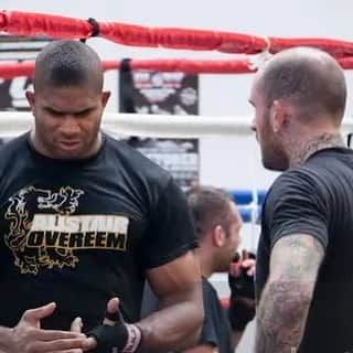 ベン・ソーンダースさんのインスタグラム写真 - (ベン・ソーンダースInstagram)「Im all for @alistairovereem lets go champ 🔥🔥 #ufc #theking cant wait to see this fight 🔥」2月6日 21時46分 - bensaundersmusic