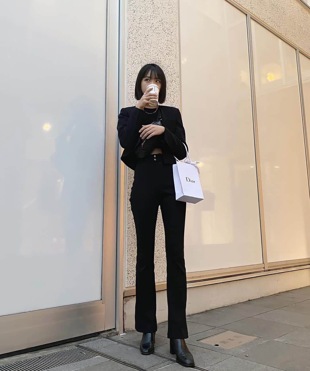 麻生果恩のインスタグラム：「🖤🖤」