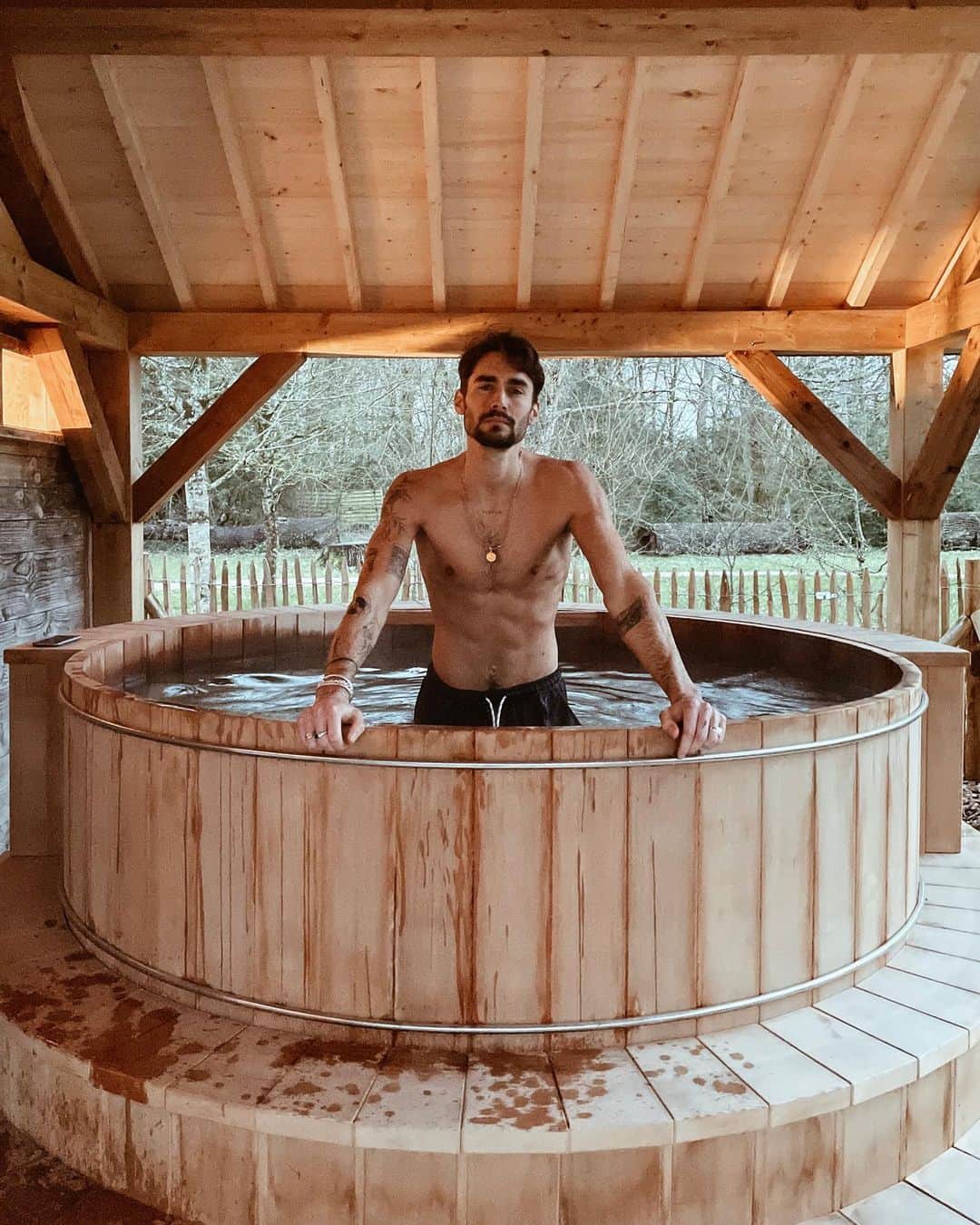 NICOLAS SIMOESのインスタグラム：「Weekend plans 🍁✨」