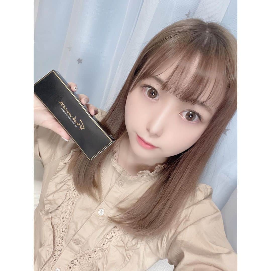 大崎菜々子のインスタグラム：「・ #Fashionista のカラコン使ってみました👀 シアーアンバーは 明るめの色合いなので、 色素が薄い人にも馴染みやすい✨  #横浜美少女図鑑 #Fashionistakarakon #ファッショニスタカラコン #フリューカラコン研究所 #mewcontact #美少女図鑑 @kanagawa_bishoujo_zukan  @bishoujozukan_official #ラジオパーソナリティー #我的最愛  #fashiongram #좋아요 #팔로우미 #오오티디  #패션  #패션스타그램 #model #cosplayer #l4l #girl  #cute #かわいい#instagood #色白女子 #ブルベ夏 #ハーフ顔 #色素薄い系 #makeup #cosmetics」