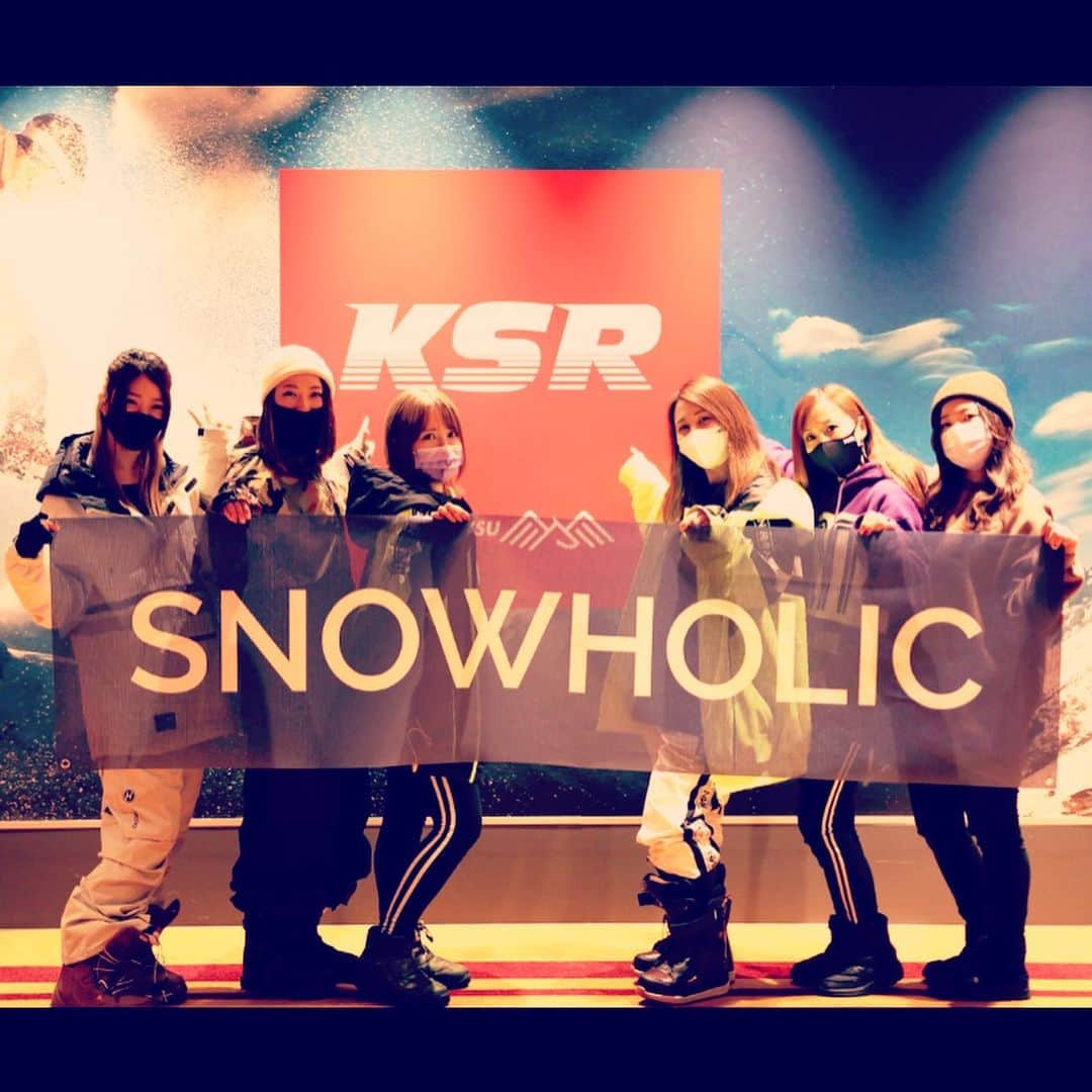 MOTOMIのインスタグラム：「. ＊初めてのSNOWHOLIC展示会  たくさんの友人に助けられて 無事終えることが出来ました✨  皆には感謝してもしきれません 来場してくださった方も 本当にありがとうございました🥺  #神立スノーリゾート #SNOWHOLIC展示会 #だけじゃない #セッション #見応えありまくり #明日動画UP」