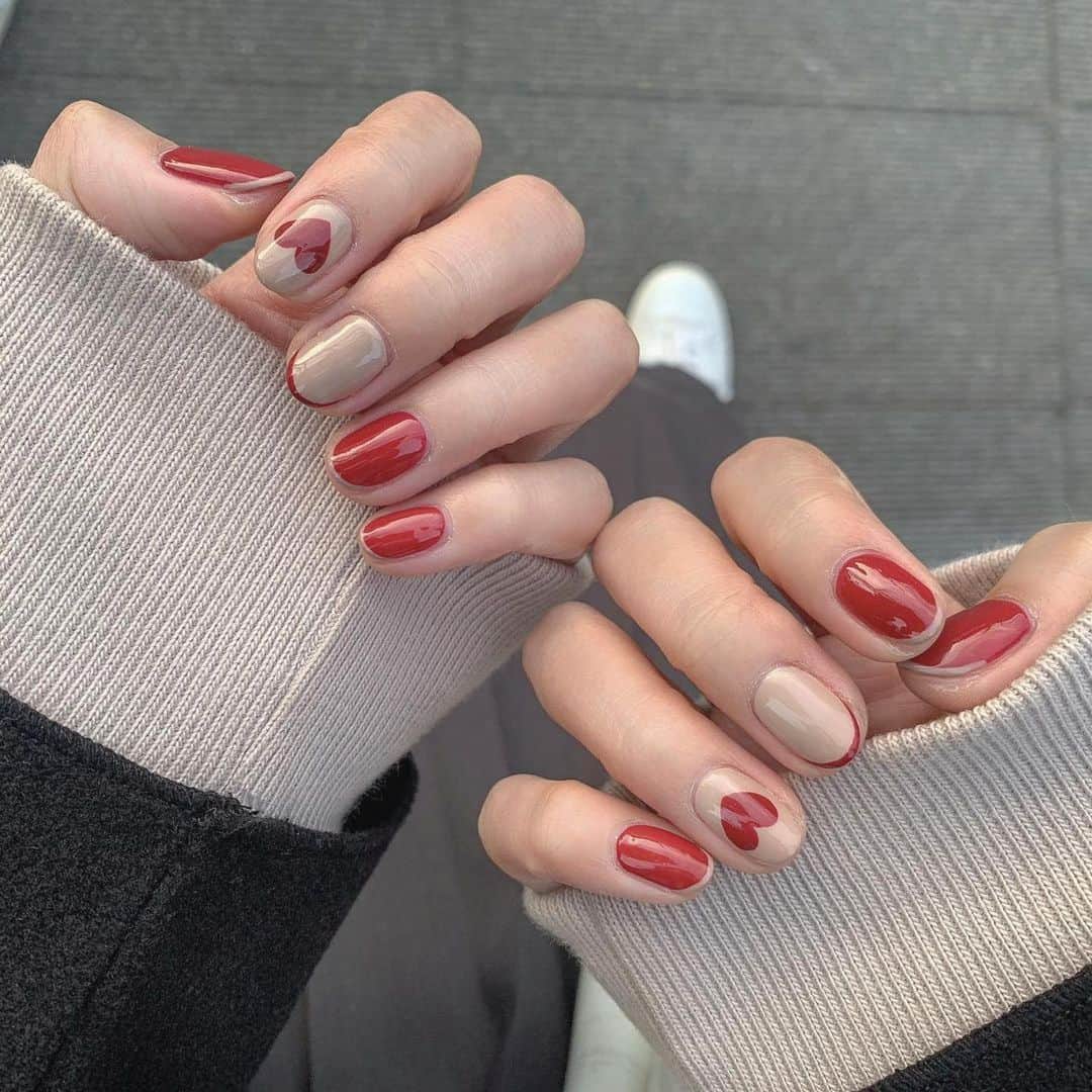 愛内みさのインスタグラム：「♡ 手書きハートにスキニーフレンチのオーダーネイル❤️ お洒落女子の発想に日々勉強させてもらってる☺️ いつもありがとう〜💓 #repost @azumimo129  ・ #大人可愛い憧れネイル #バレンタインネイル #手書きネイル #憧れネイル」