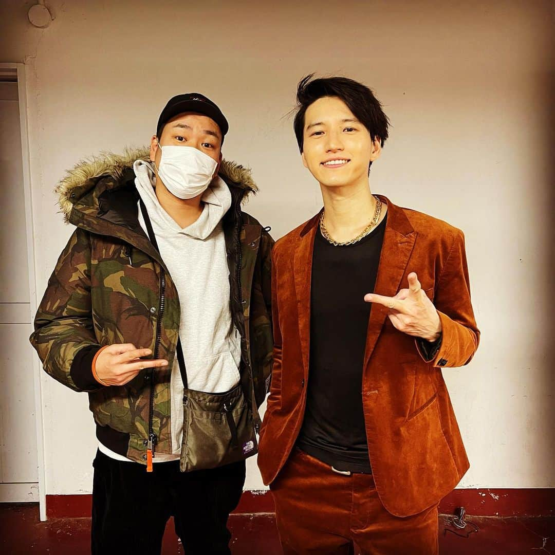 Hisatomiさんのインスタグラム写真 - (HisatomiInstagram)「田口淳之介君のLIVEへ招待して頂いて観に行かってキタ！  at Sunhall  キレキレのダンス終始踊りながら歌って、さらに1日3部公演…体力モンスター  この写真は同じくらいの顔の大きさに見えますが、私は8m後ろに居てます。  顔でかいねん‼︎  ラバラバ〜」2月6日 22時08分 - hisatomi1983