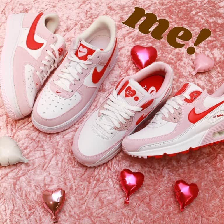 のインスタグラム：「. バレンタイン仕様のキュートなスニーカーが 各ブランドから続々登場🍫🎁💕 バレンタインならではのデザインでスタイリングの ワンポイントにも。。💝 ぜひチェックしてみてください✌🏻❤️ 　　　 　　　 　　　 　　　 　　  #atmos#atmospink#アトモス#アトモスピンク#スニーカー#スニーカー女子#atmos#atmospink#アトモス#アトモスピンク#スニーカー#スニーカー女子#nike#af1#ナイキ#スニーカーコーデ#スニーカースタイル#バレンタイン#バレンタインデー#バレンタイン限定#エアフォース#エアフォース1#スニーカースタイル#スニーカーコーデ」