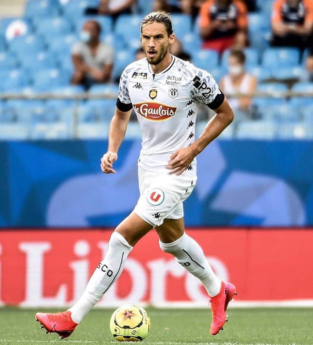 マテオ・パヴロヴィッチのインスタグラム：「enci menci na kamenci ⚽️ #dugeKoseNosili #laDalleAngevine 💪 #MvP4」