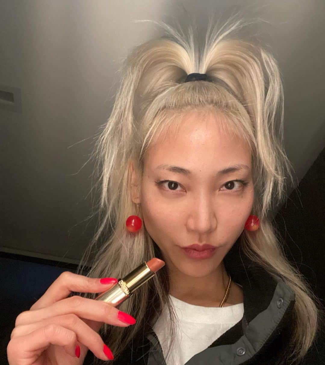パク ・スジュのインスタグラム：「Icons only 💄」