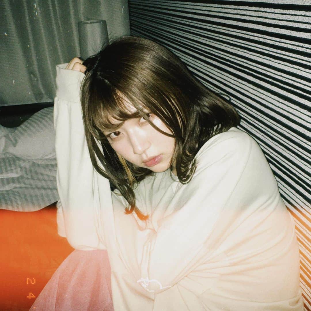 横道侑里のインスタグラム：「エモい写真急にとりたくなったある深夜の話。」